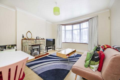 3 bedroom detached house to rent, Courthouse Road, London N12