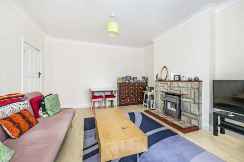 3 bedroom detached house to rent, Courthouse Road, London N12