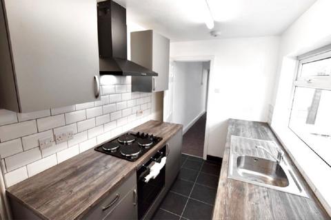 3 bedroom terraced house to rent, Victoria Street, Stoke-On-Trent, ST4 6EG