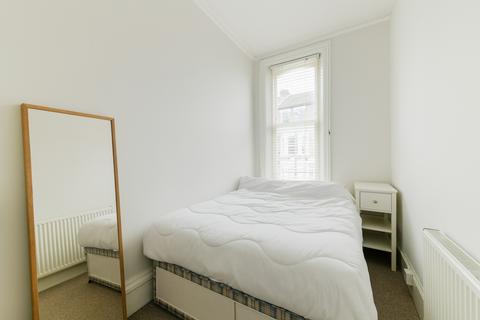 2 bedroom flat to rent, Shelgate Road, London SW11