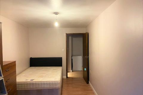 3 bedroom flat to rent, Finsbury Park, London N4