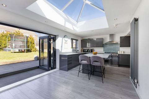 21 Painters Ash Lane, Northfleet, Gravesend, DA11 8EG