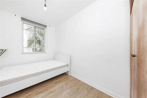 3 bedroom flat to rent, Leinster Gardens, London W2