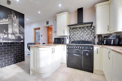 4 bedroom semi-detached house for sale, Sefton Avenue, Brighouse HD6