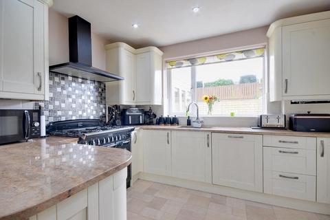 4 bedroom semi-detached house for sale, Sefton Avenue, Brighouse HD6