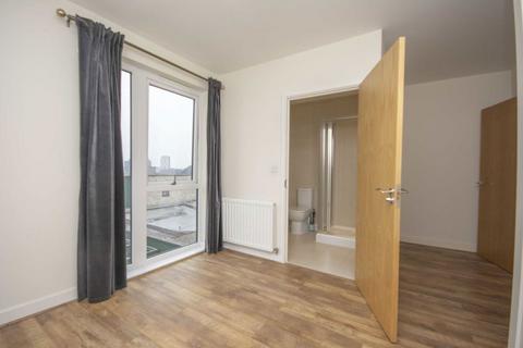 2 bedroom flat to rent, Chronicle Avenue, London NW9