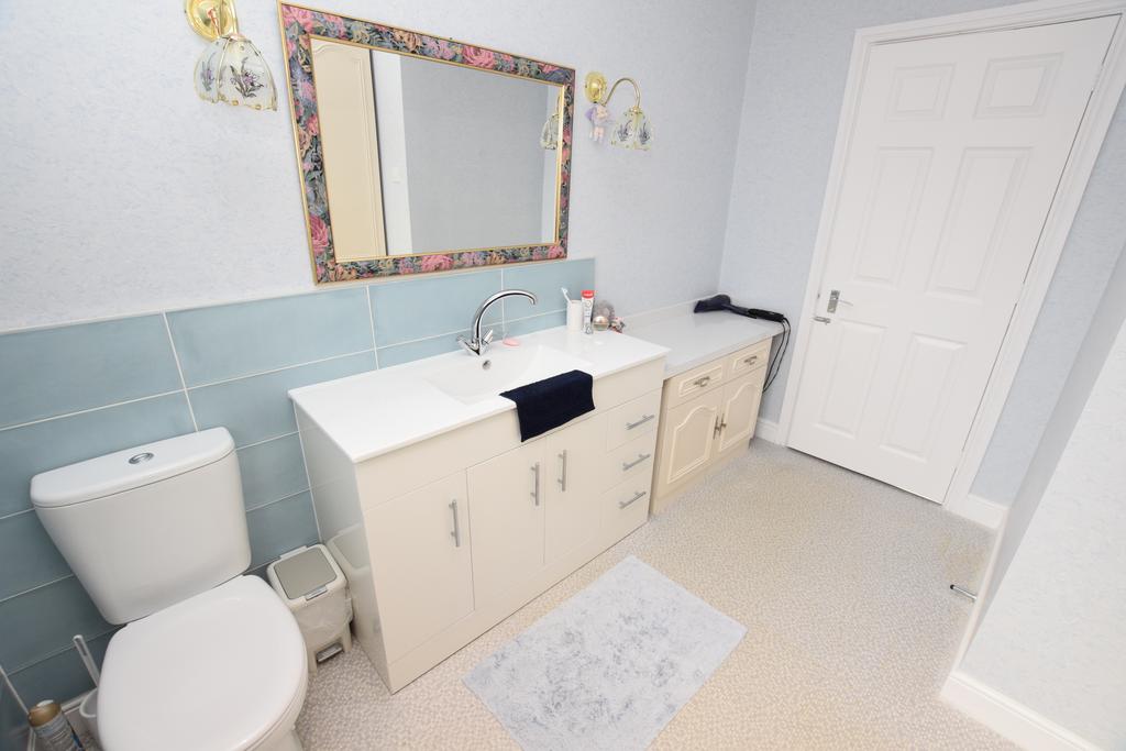 En-suite &amp; dressing room