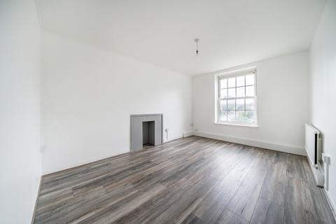 3 bedroom flat to rent, Union Road London SW8