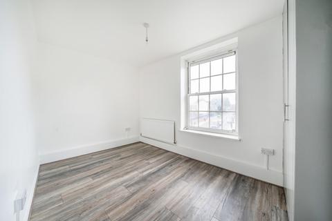 3 bedroom flat to rent, Union Road London SW8