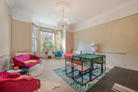 1 bedroom flat for sale, Netherhall Gardens, Hampstead, London