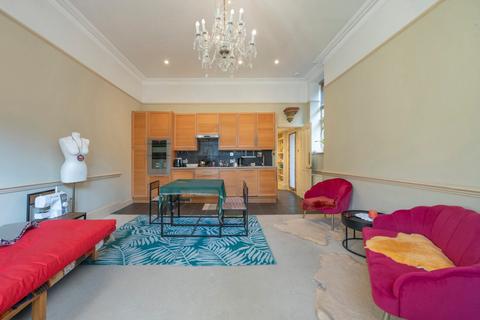 1 bedroom flat for sale, Netherhall Gardens, Hampstead, London