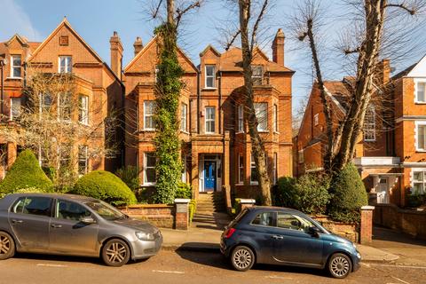 1 bedroom flat for sale, Netherhall Gardens, Hampstead, London