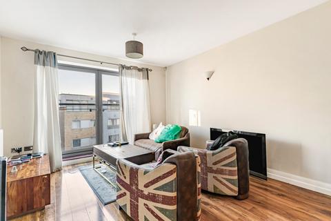 2 bedroom flat to rent, Tideslea Path, London