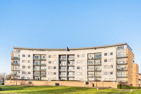 2 bedroom flat to rent, Tideslea Path, Thamesmead, London