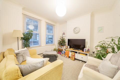 2 bedroom apartment to rent, Robertson Street London SW8