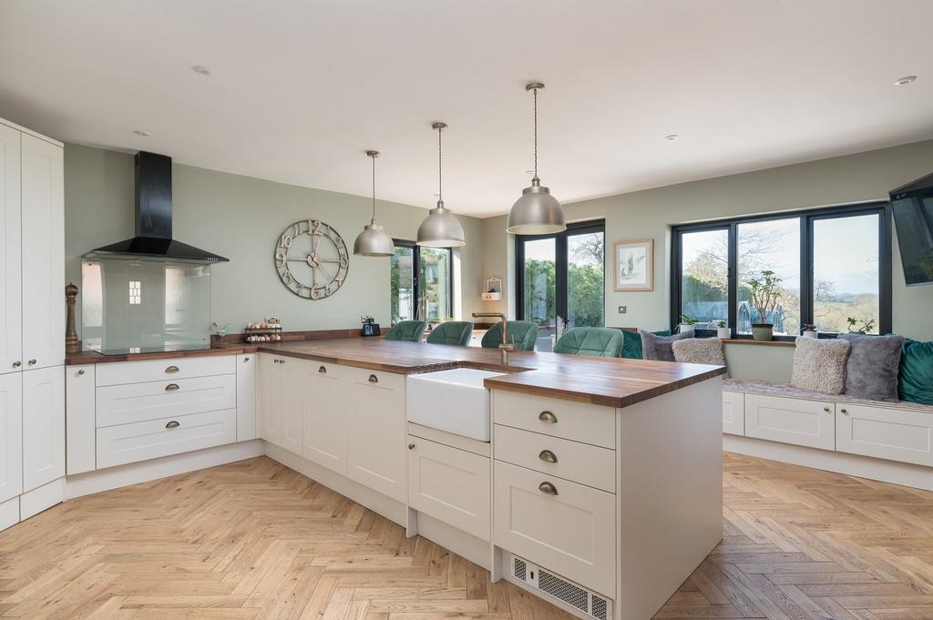 Kitchen / Breakfast Room