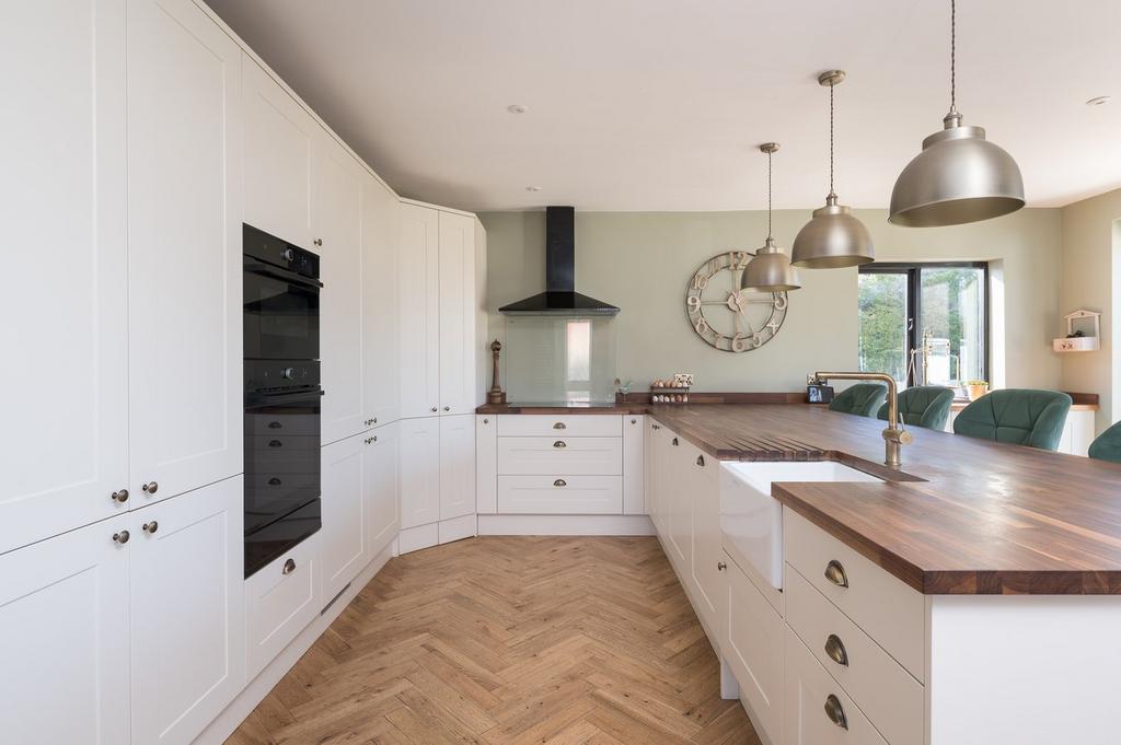 Kitchen / Breakfast Room