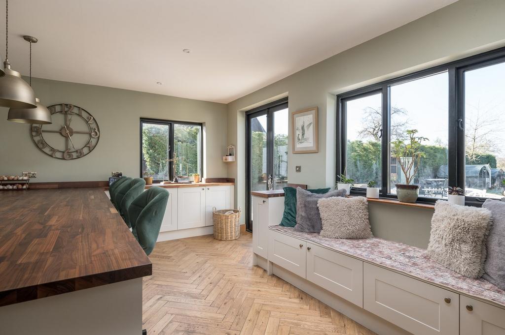 Kitchen / Breakfast Room
