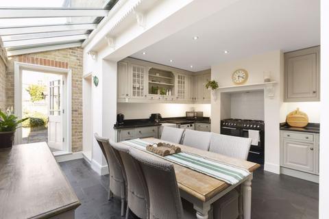 4 bedroom semi-detached house for sale, Ladysmith Road, London, SE9 5BN