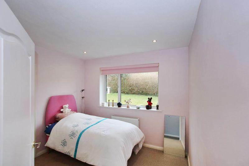 9 Sunnybank Avenue