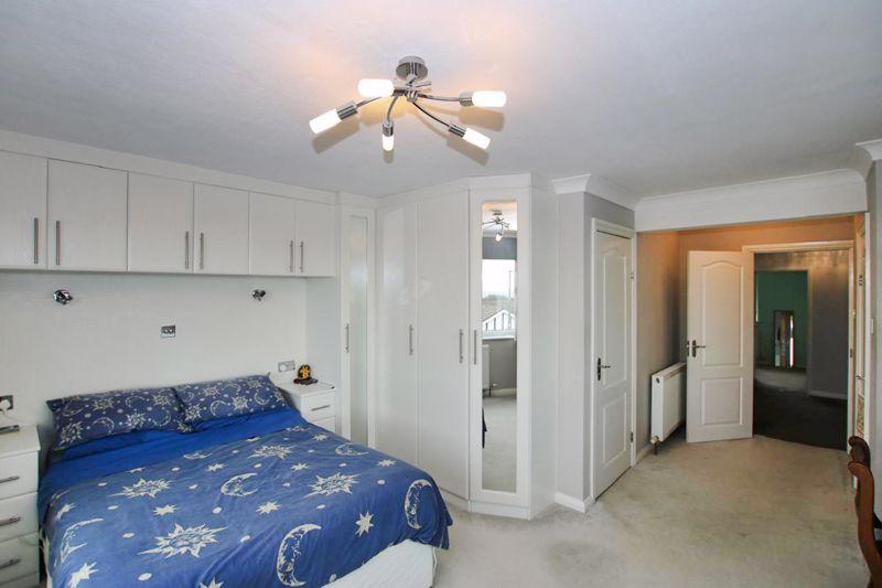 9 Sunnybank Avenue