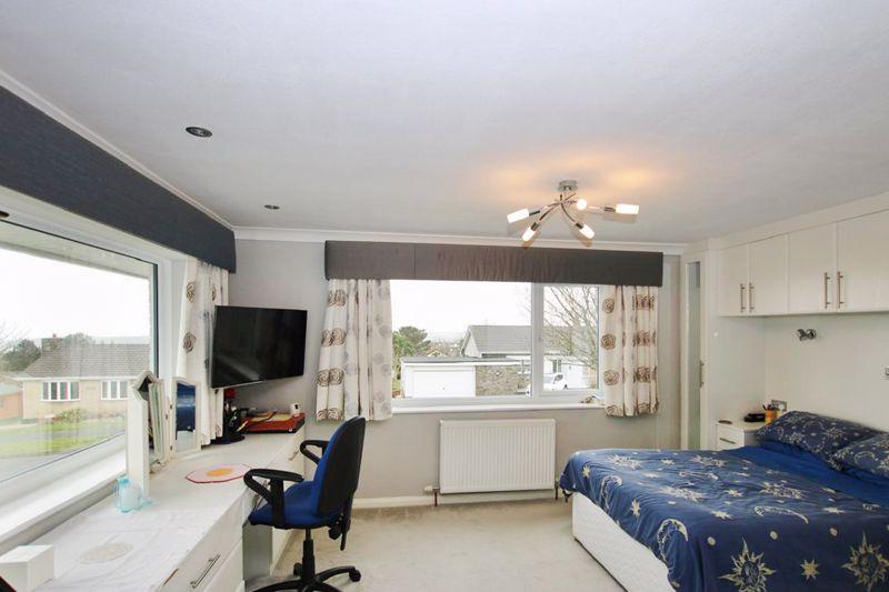 9 Sunnybank Avenue