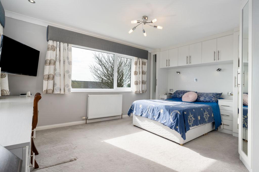 9 Sunnybank Avenue