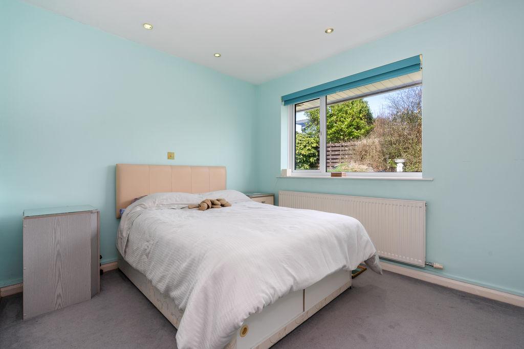 9 Sunnybank Avenue