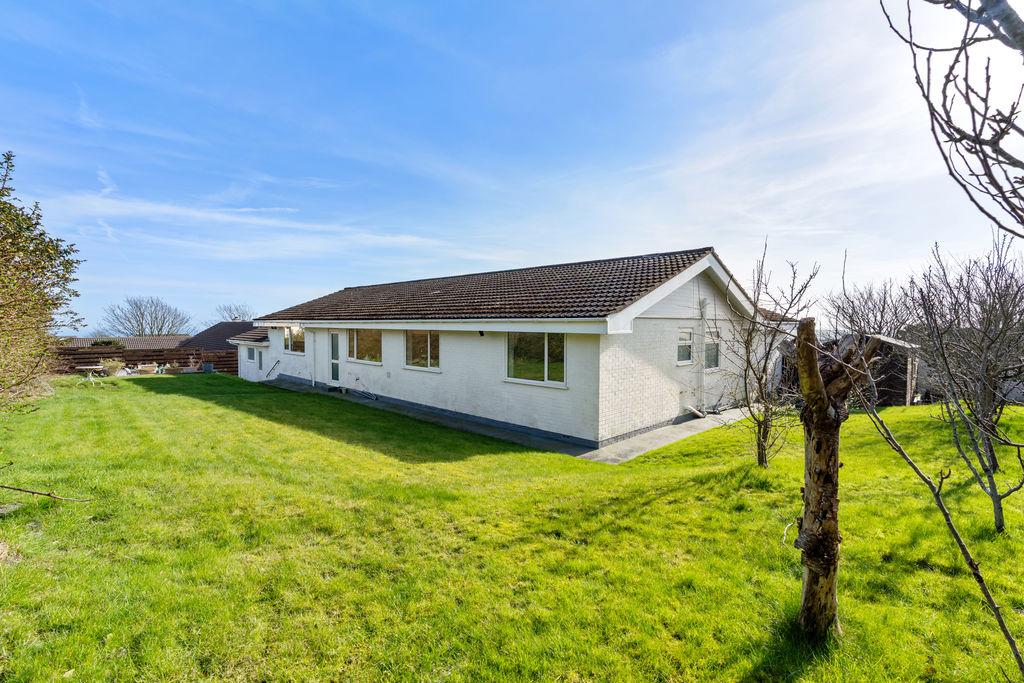 9 Sunnybank Avenue