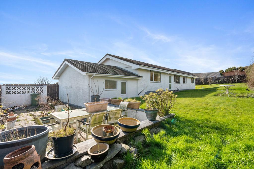 9 Sunnybank Avenue