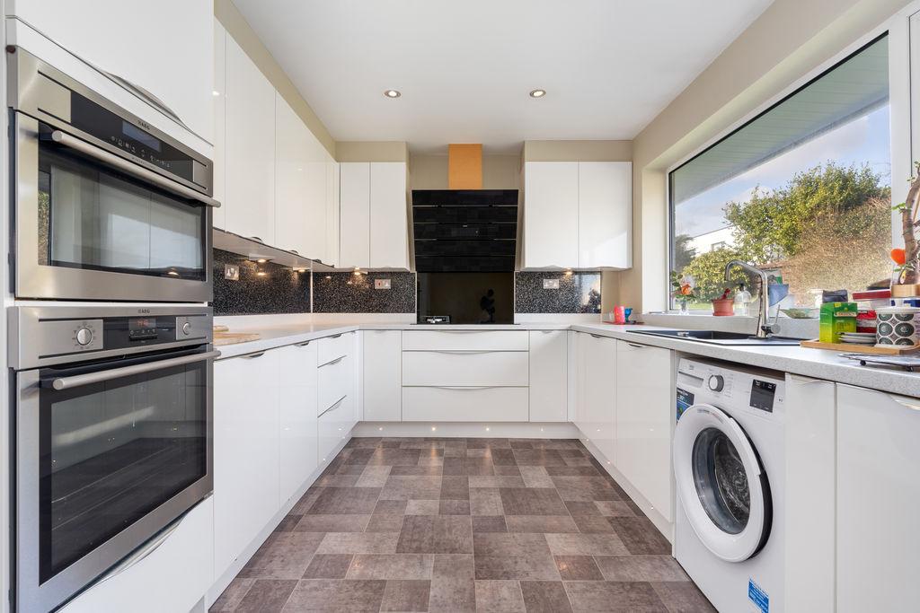9 Sunnybank Avenue