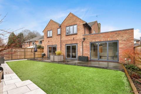 35 Copt Elm Close, Charlton Kings, Cheltenham, GL53 8AF