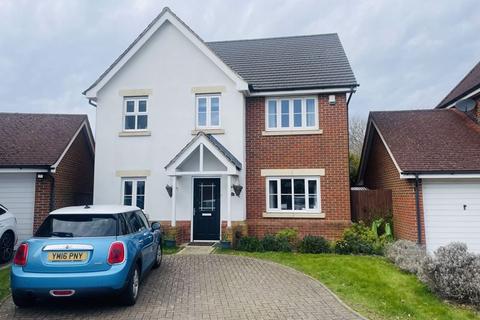 4 bedroom detached house to rent, Wheatsheaf Close, Wokingham