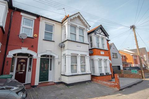 4 bedroom terraced house for sale, 168 Priests Lane, Brentwood CM15