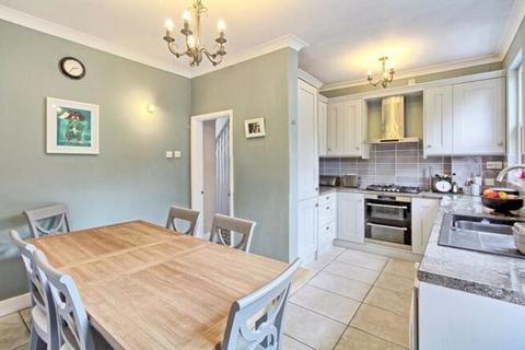 4 bedroom terraced house for sale, 168 Priests Lane, Brentwood CM15