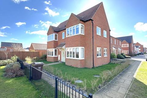 3 bedroom terraced house for sale, Songthrush Road, Banbury - Small upper chain in place