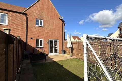 3 bedroom terraced house for sale, Songthrush Road, Banbury - Small upper chain in place