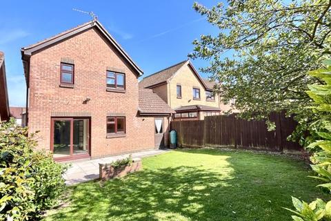 14 Farrow Close, Chard, TA20 2JX