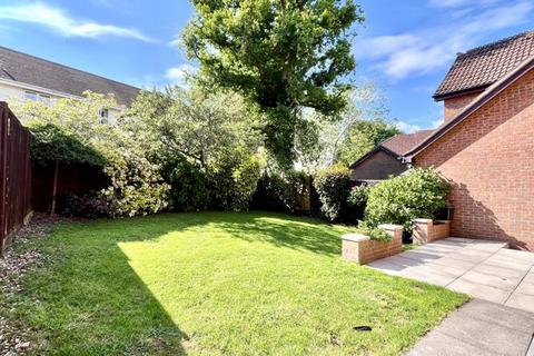 14 Farrow Close, Chard, TA20 2JX