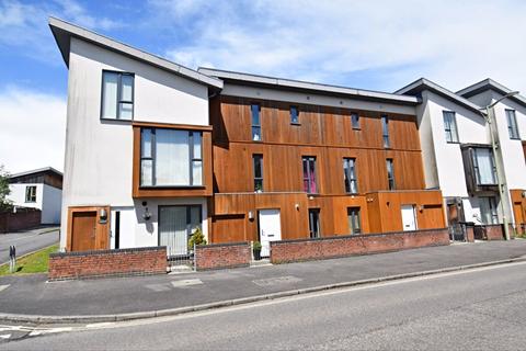 4 bedroom terraced house to rent, Banbury Way, Basingstoke RG24