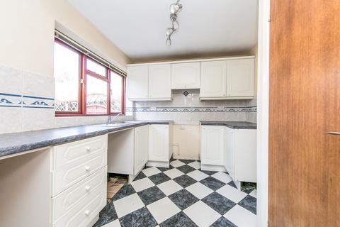 3 bedroom semi-detached house to rent, Heatherhayes, IP2