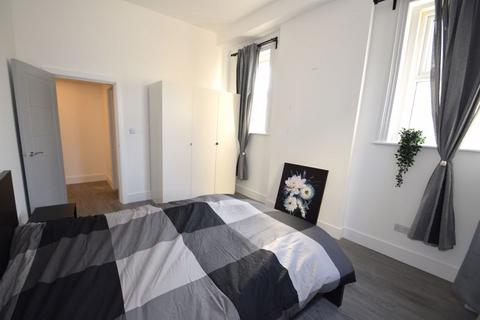 1 bedroom apartment to rent, High Street Colliers Wood, London SW19