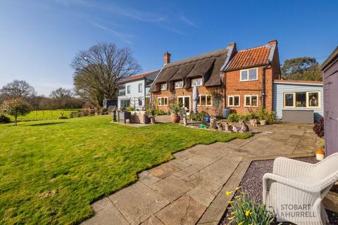 4 bedroom detached house for sale, South Walsham Road, Norwich NR13