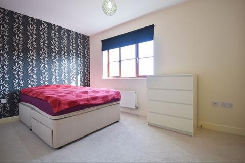 1 bedroom property to rent, Highpath Court, Basingstoke RG24