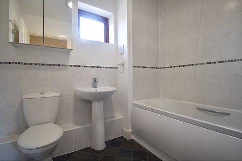 1 bedroom property to rent, Highpath Court, Basingstoke RG24