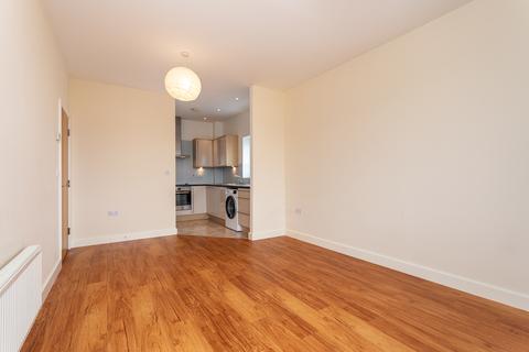 2 bedroom apartment to rent, Tadworth Court, Redhill