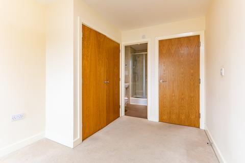 2 bedroom apartment to rent, Tadworth Court, Redhill