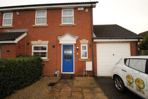 3 bedroom semi-detached house to rent, Dartmouth Mews -  Leagrave - 3 bedroom house