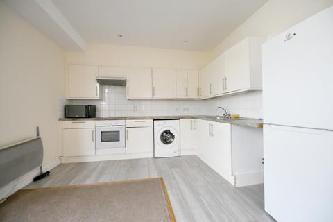 2 bedroom flat to rent, Redhill