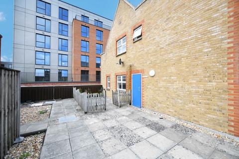 2 bedroom flat to rent, Redhill